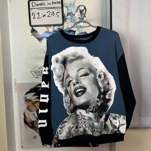 2019 Official Marilyn Monroe Men’s Medium Big Front Graphic Pullovers
